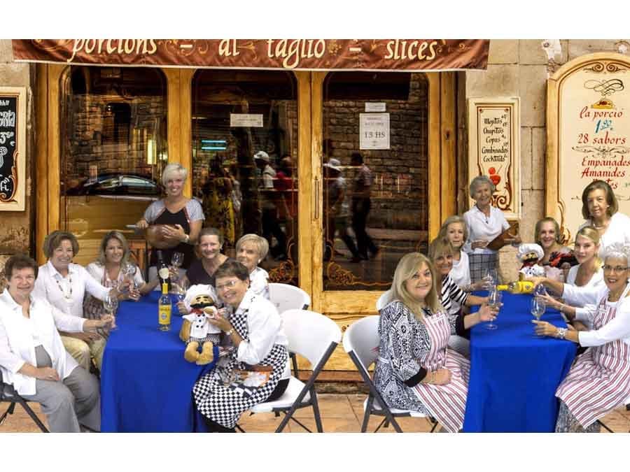 People at Taste of Italy Wine & Dine event