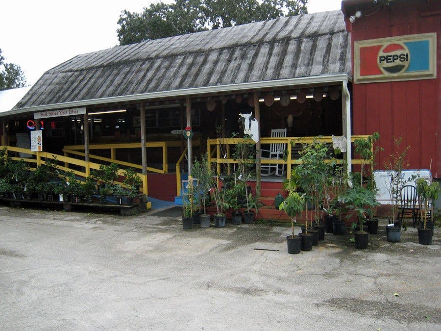 Store front of Peterson Groves Vero Beach Florida