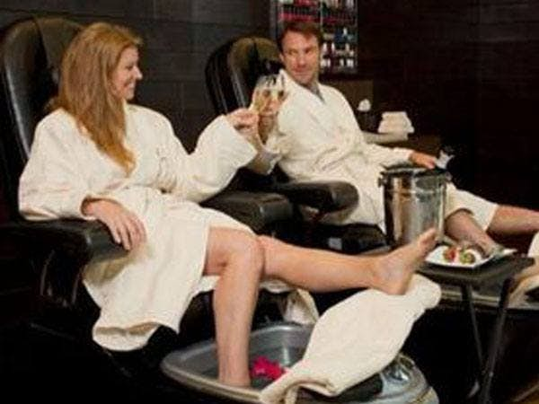 Couple gettting pedicure